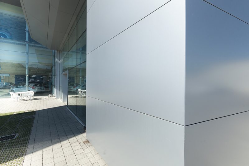 Realizzazione Damilano build Facciata Concessionario_renault
